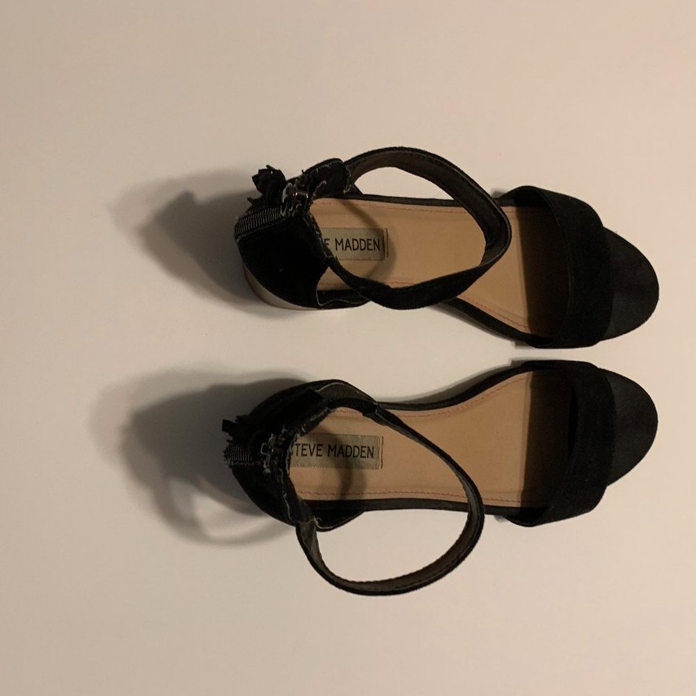 Steve Madden  Suede Heels